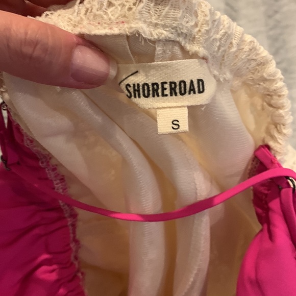 6 Shore road lace and hot pink top romper with pockets - Picture 4 of 8